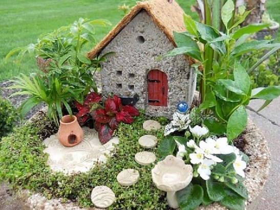 Fotos de mini jardines con casitas
